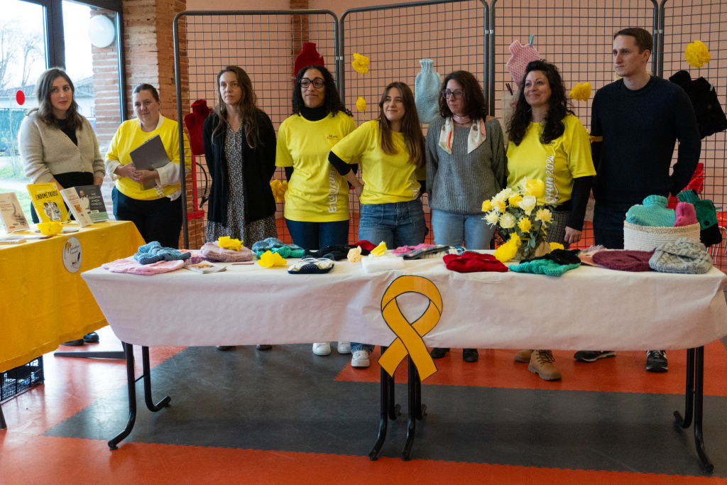 Les représentantes de l'association Endomind avec les professionnels de santé invités à une table ronde sur l'endométriose. Crédit photo : Maëlle Barreau